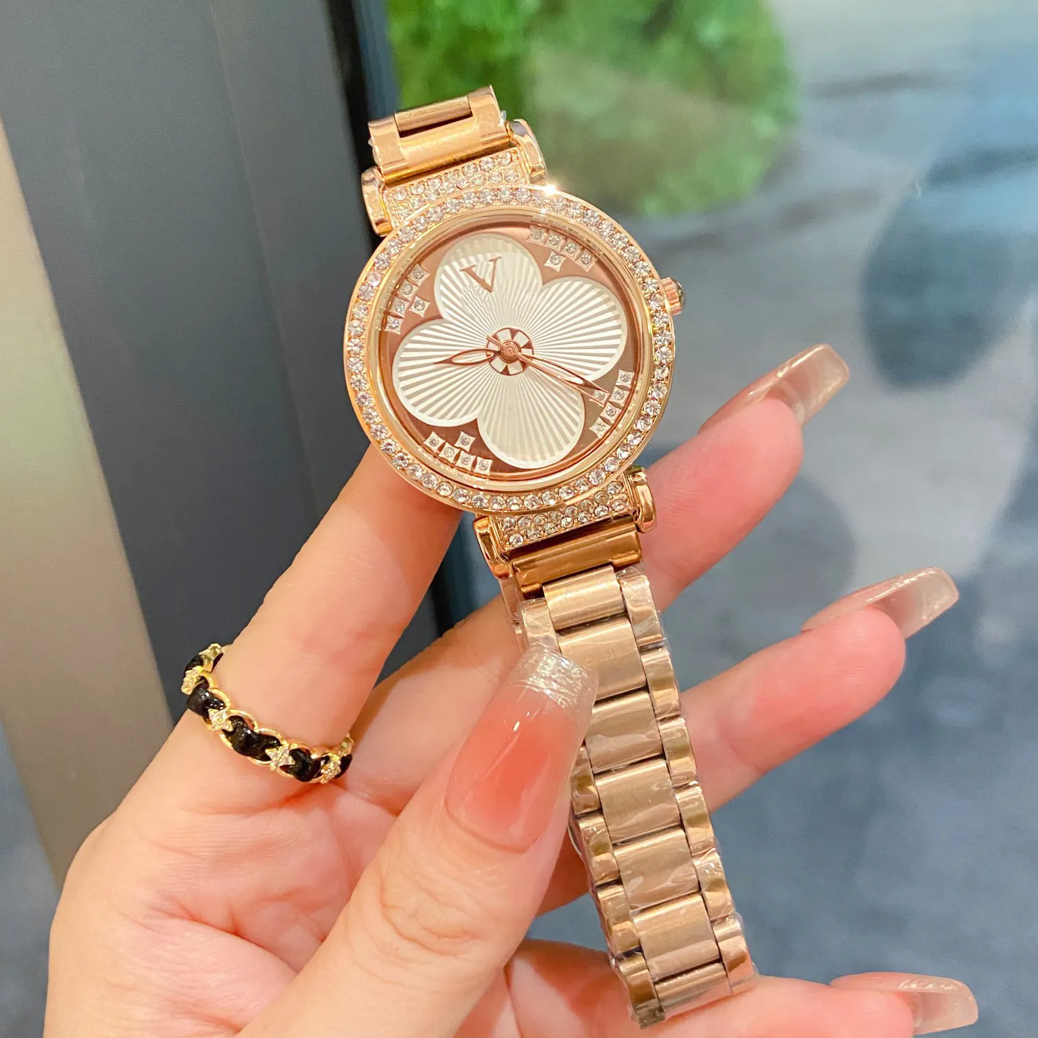 ladies rose gold dress watch Floral Dial Wristwatch For ... From Ohin8986, Rs.2,055.53 this watch has a