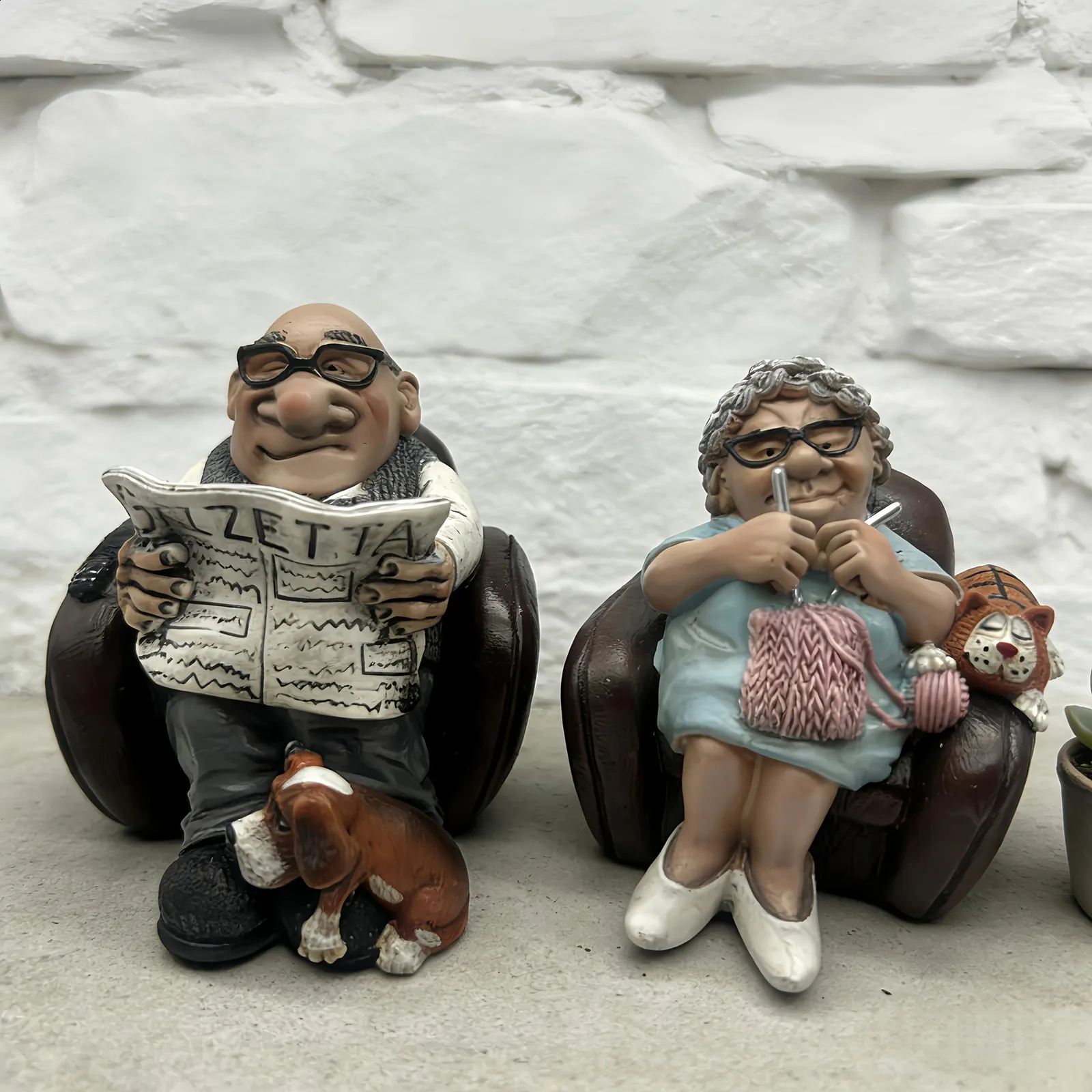 Elderly Couple Statue Ornament, Grandparents Leisure From