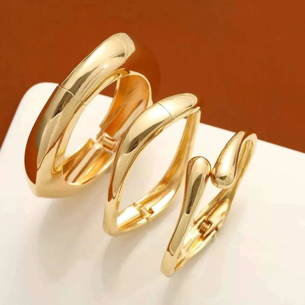 Minimalist Gold Color Chunky Cuff Bangle For Women Fashion Elegant WaterProof Design Open Bracelet Retro Jewelry_voghion.com