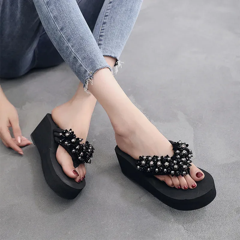 Modische Flip-Flops in Größe 42 für Damen, Sommerschuhe mit Keilabsatz, EVA-Sohle, Schnürung, Perlen, Damen-Hausschuhe, Strandpantoffeln zum Hineinschlüpfen_voghion.com