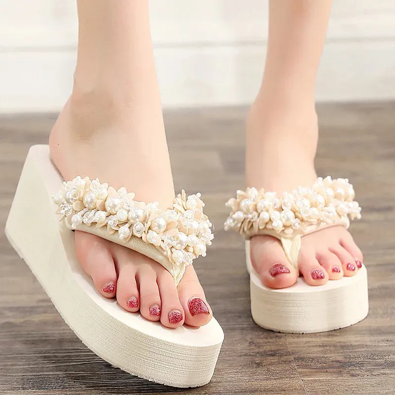 Modische Flip-Flops in Größe 42 für Damen, Sommerschuhe mit Keilabsatz, EVA-Sohle, Schnürung, Perlen, Damen-Hausschuhe, Strandpantoffeln zum Hineinschlüpfen_voghion.com