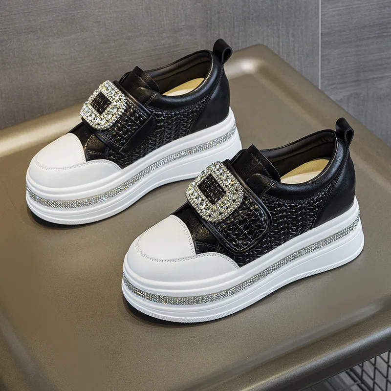 Kostenloser Versand 2026. Luxuriöse Damen-Sneaker mit Strassschnalle und Plateauabsatz, versteckter Keilabsatz, Größen 35-40._voghion.com