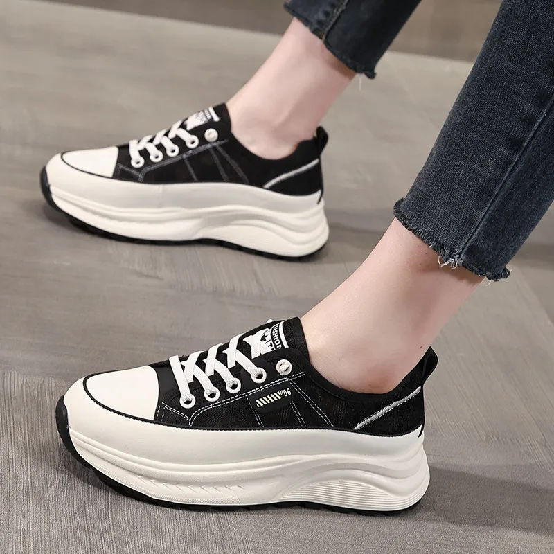 Sneakers plateau da donna in pizzo lacci neri bianchi chunky_voghion.com