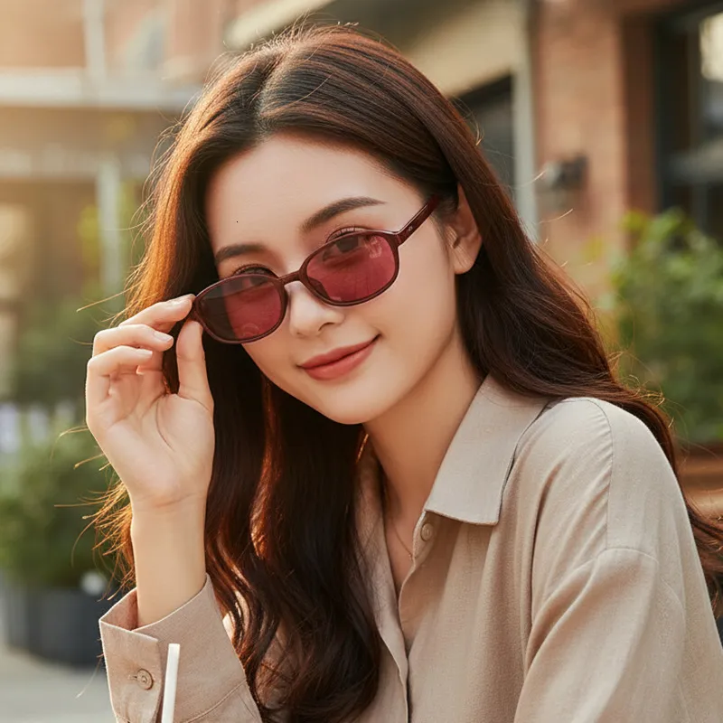 Korean-style cat eye sunglasses with PC frame and black 