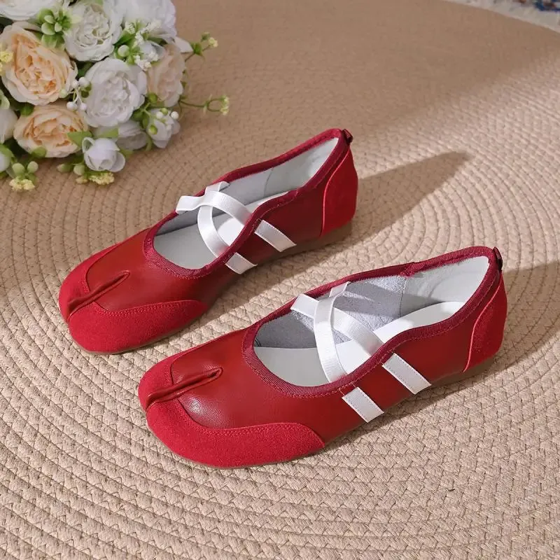 Comfortable Women's Tabi Flat Sandals Non-slip Walking Shoes_voghion.com
