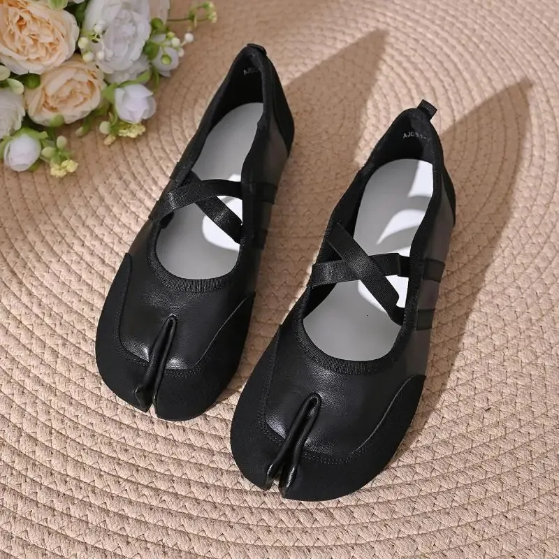 Comfortable Women's Tabi Flat Sandals Non-slip Walking Shoes_voghion.com