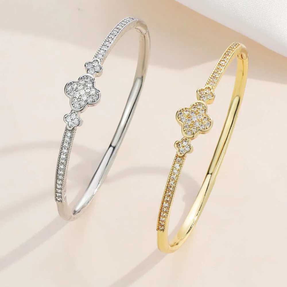 Lucky Four Leaf Clover Bracelet With Micro Zircon Gemstones_voghion.com