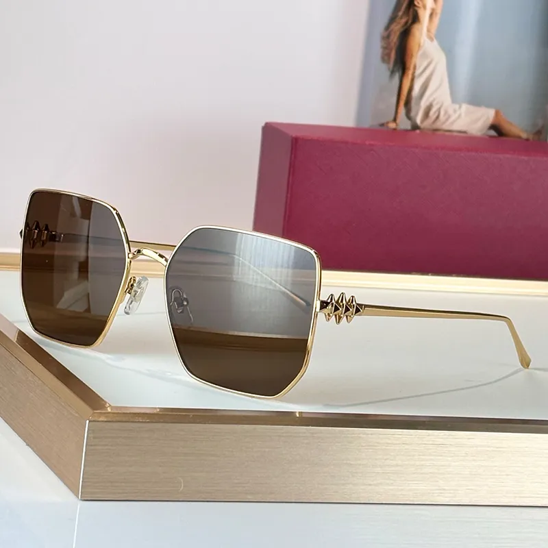 CT0645S Luxury Womens Vintage Metal Large Square... From  display picture 1