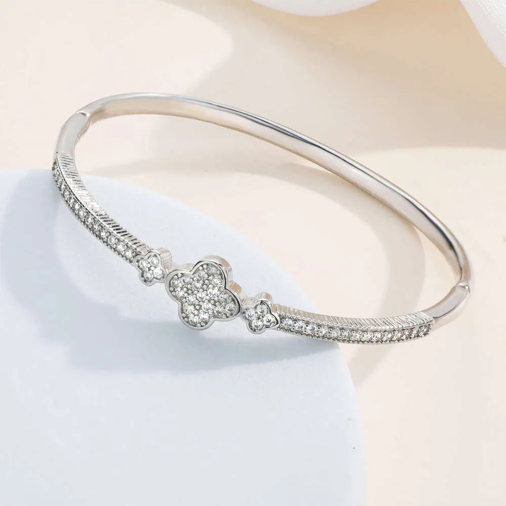 Lucky Four Leaf Clover Bracelet With Micro Zircon Gemstones_voghion.com