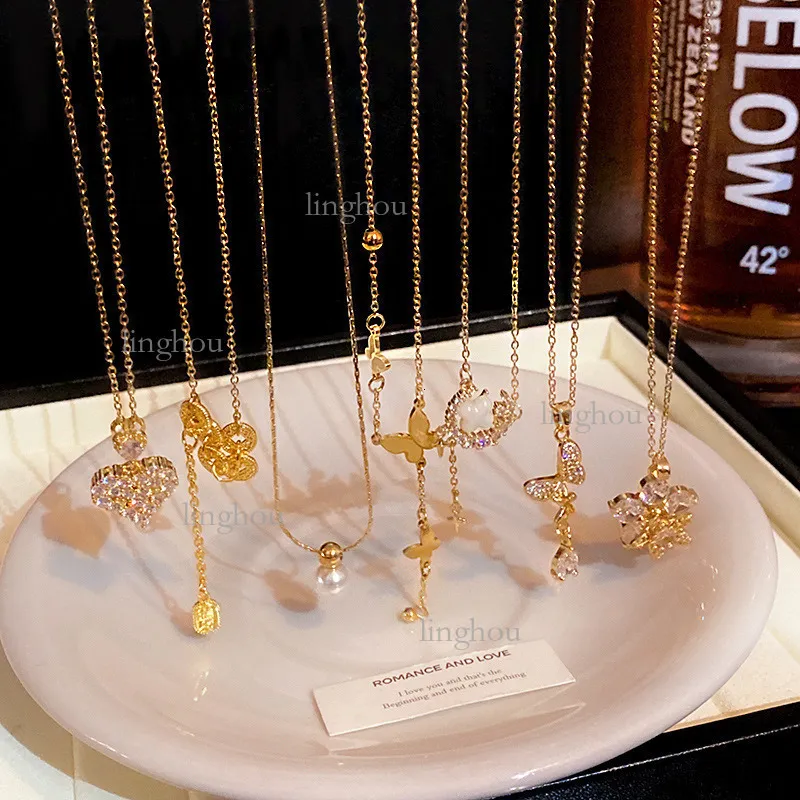 Collana di design 2026, marchio di lusso, gioielli da donna, nicchia, acciaio al titanio, texture di alta gamma, elegante pendente con zirconi e perle_voghion.com