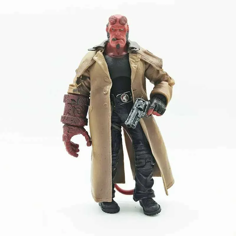 Mezco Studio Hellboy 7 Inç Şekil Anime Trençkot Yi TL215.49