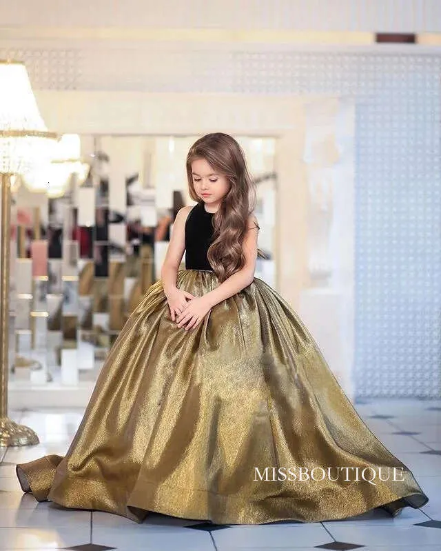 Elegant Gold Satin ning Gn Elegant Gold Satin ning Gn