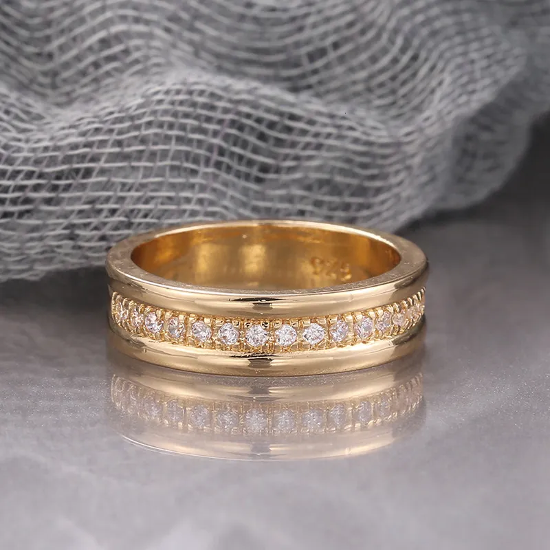 Anillo de compromiso de diseño con circonitas para mujer elegante_voghion.com