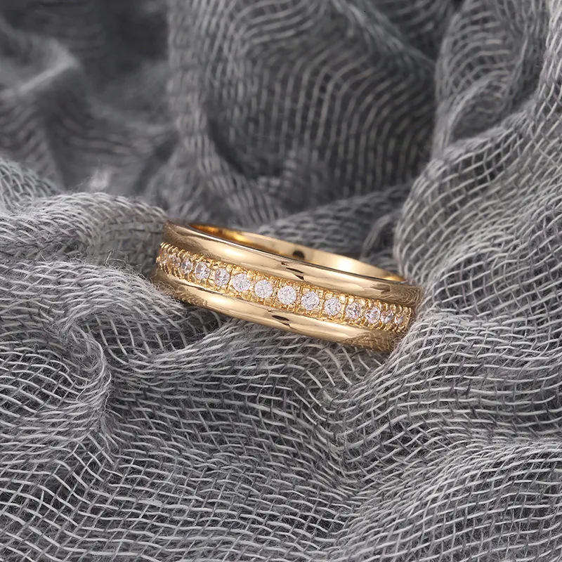 Anillo de compromiso de diseño con circonitas para mujer elegante_voghion.com