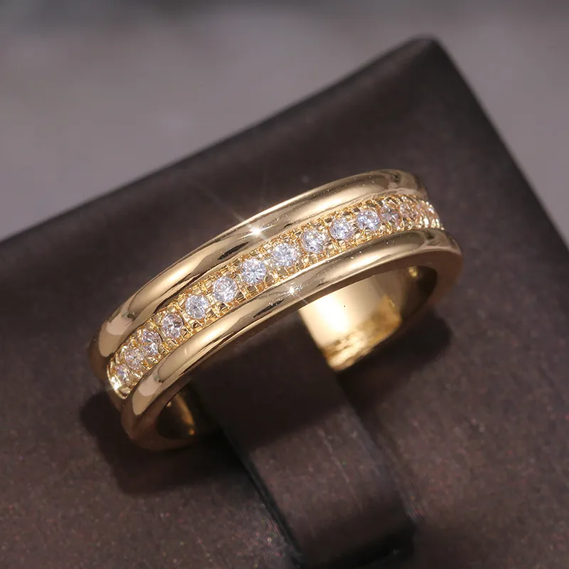 Anillo de compromiso de diseño con circonitas para mujer elegante_voghion.com
