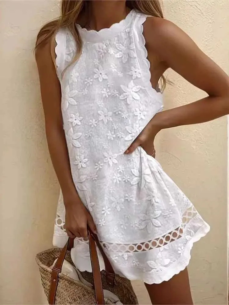 White Lace Hollow Out White Casual dress - Elegant and Casual O-Neck Sleeveless Gown for Women's Beach Party