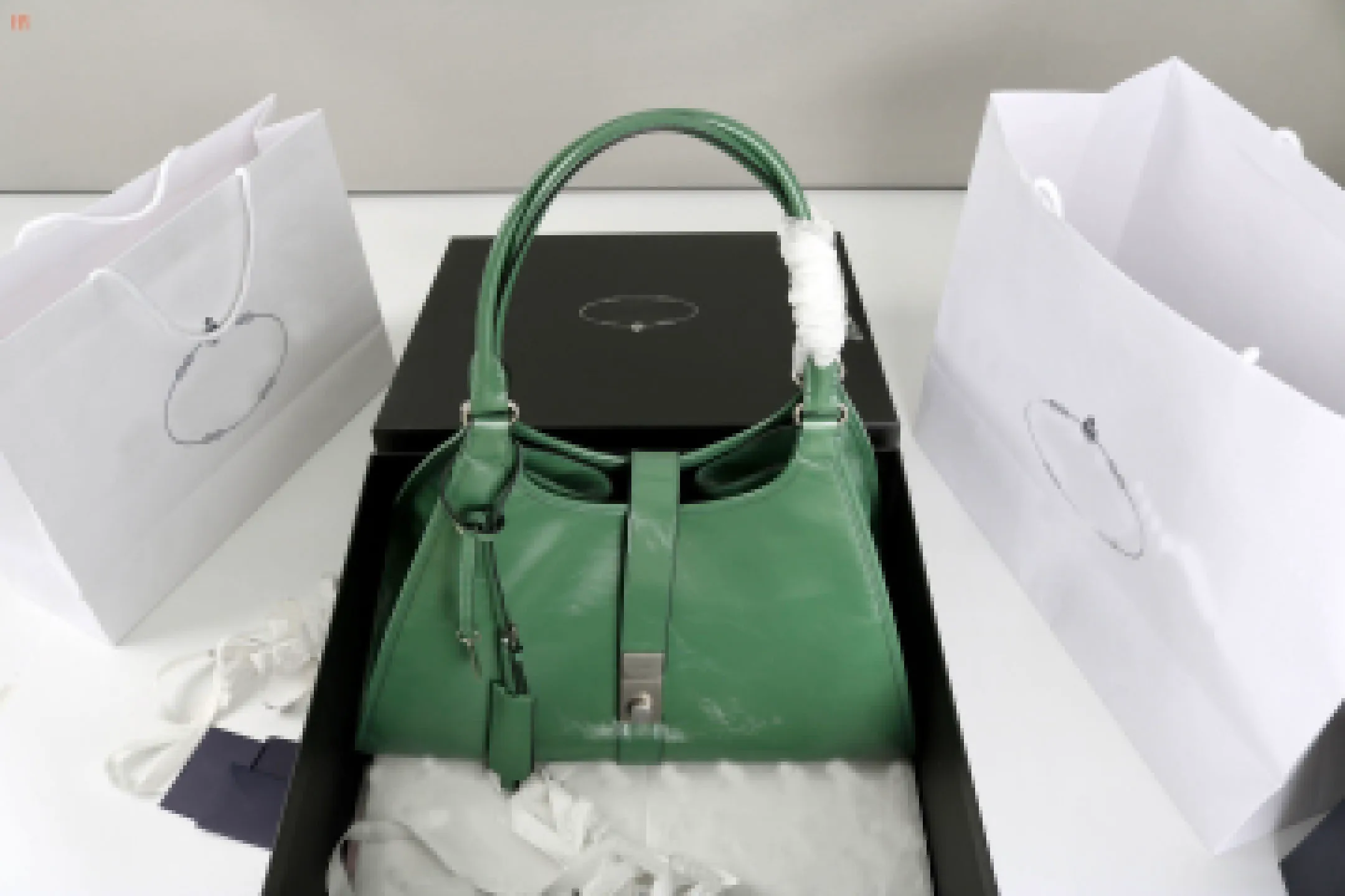 Designer Luxury Vintage Leather One Shoulder Bag... From 367,01 