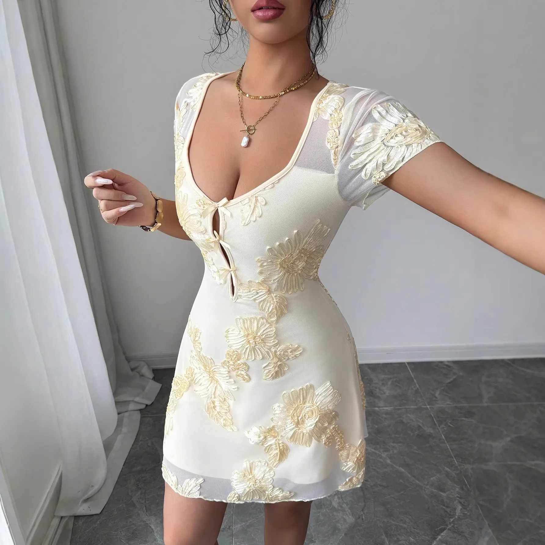 lace pintuck long sleeve cocktail dress Women's Starlit Haze Floral Mini in Cream Style:BR0007B02 Floral Print Ruched Bust this pleated georgette dress Colour:Light Champagne