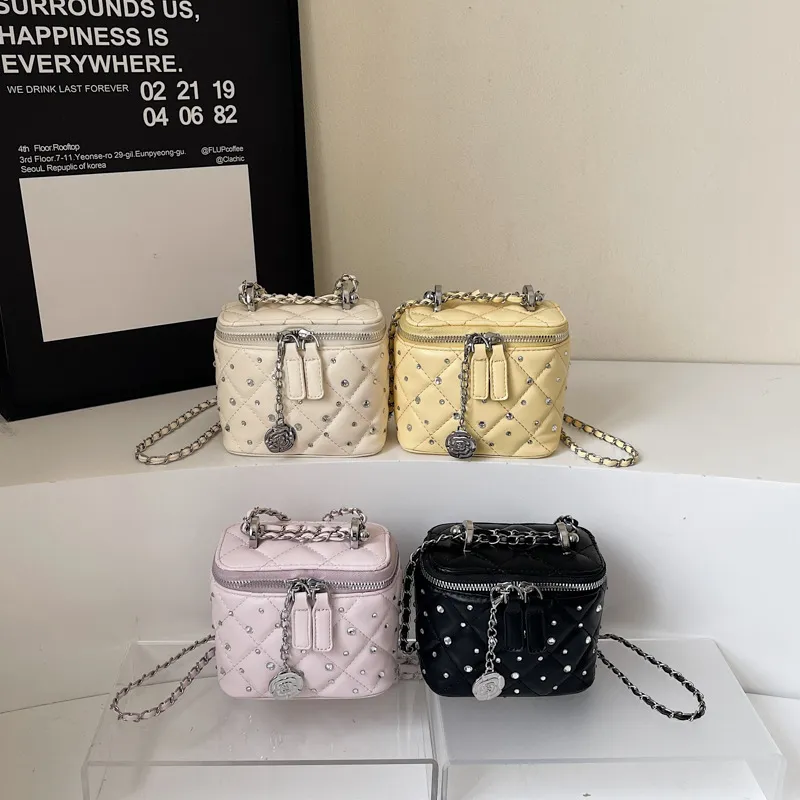 2026 New Design Box Embroidered Thread Diamond Grid Single Shoulder Crossbody High End Feeling Chain Mini Small Square_voghion.com