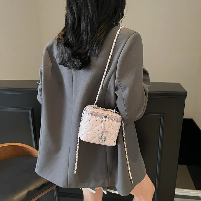 2026 New Design Box Embroidered Thread Diamond Grid Single Shoulder Crossbody High End Feeling Chain Mini Small Square_voghion.com