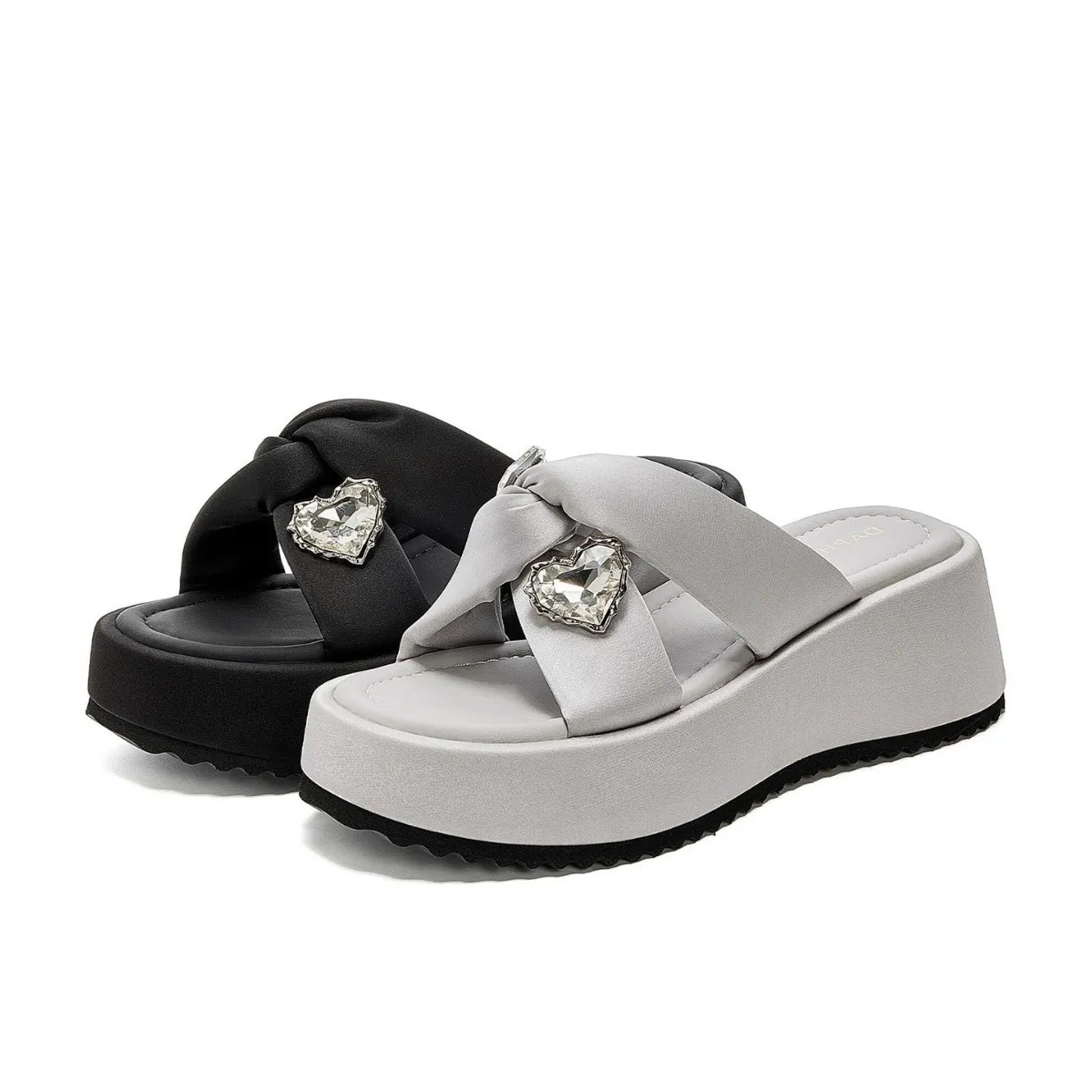 Thick One Piece Women In The Summer Of 2026 New Style For External Wear Soft Soled Rhinestones Comfortable And Cool_voghion.com