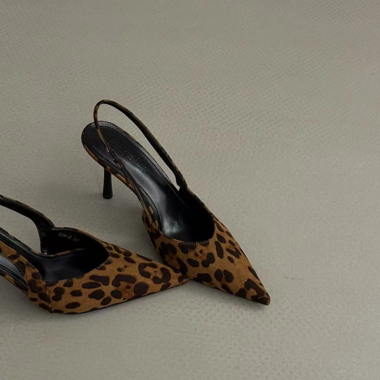 Free Shipping Retro French Leopard Print Heels 2026 New Style Temperament Pointed Toe High Heeled Sandals_voghion.com