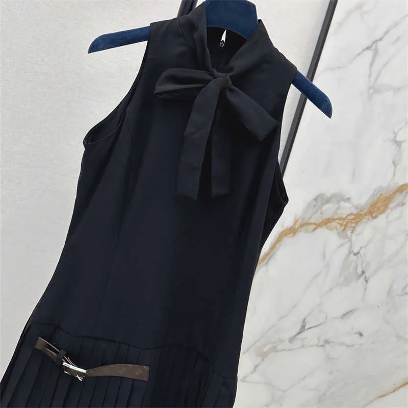 loose designer dresses The most comfortable cotton dresses on the market.. perfect for summer or fall depending on where you live. The loose yet fitted design is so chic, stylish yet comfy. Here I am