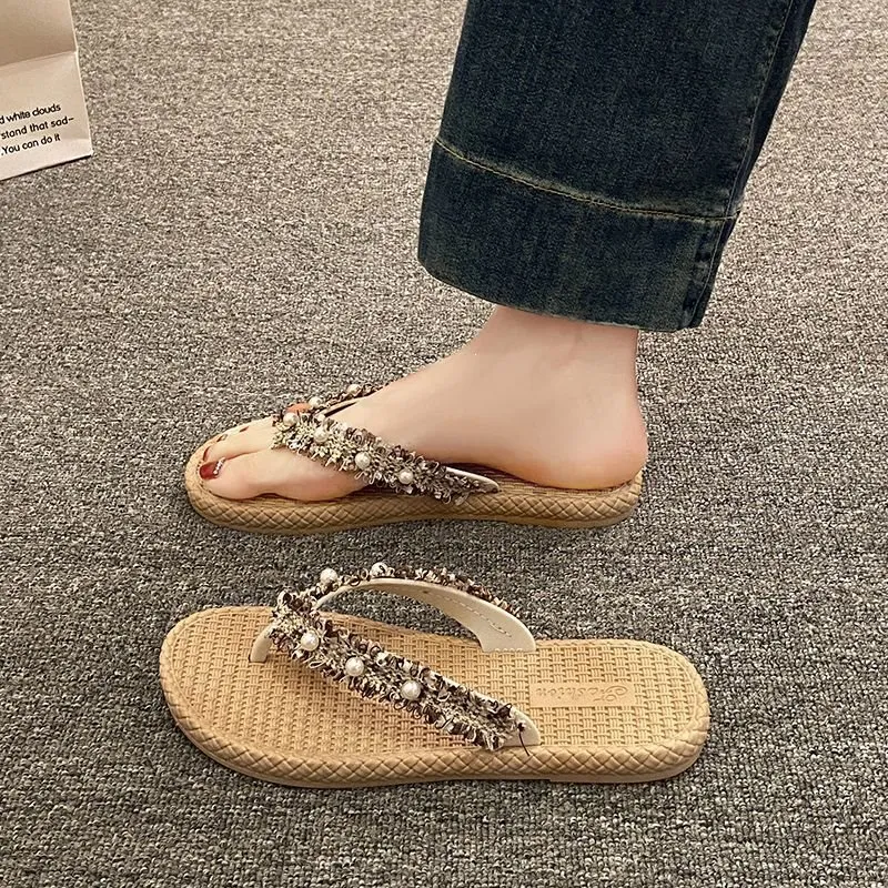 Hot Air Beach Slippers 2026 New Summer Flip Flops Fashionable Thick Soled Holiday Non Slip Clip On Shoes_voghion.com