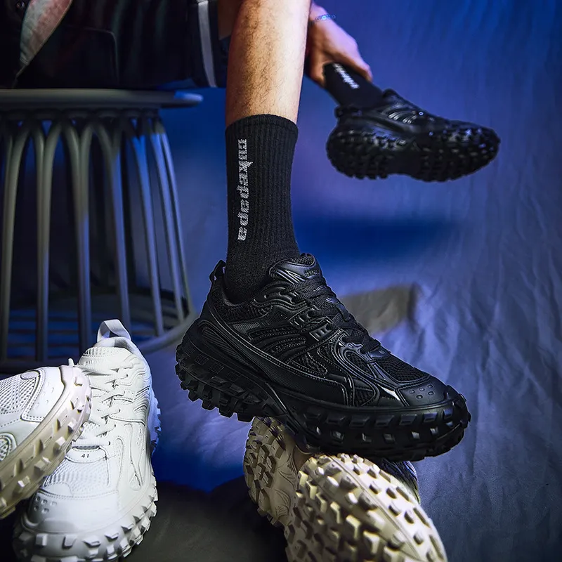 Baskets chunky minimalistes en mesh style randonnée noires_voghion.com