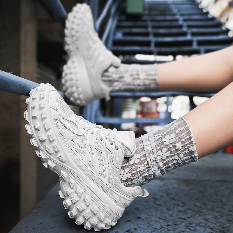 Baskets chunky minimalistes en mesh style randonnée noires_voghion.com