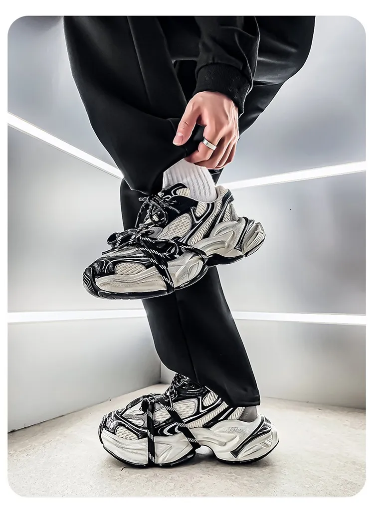 Men's Black Chunky Mesh Running Shoes With Reflective Details_voghion.com