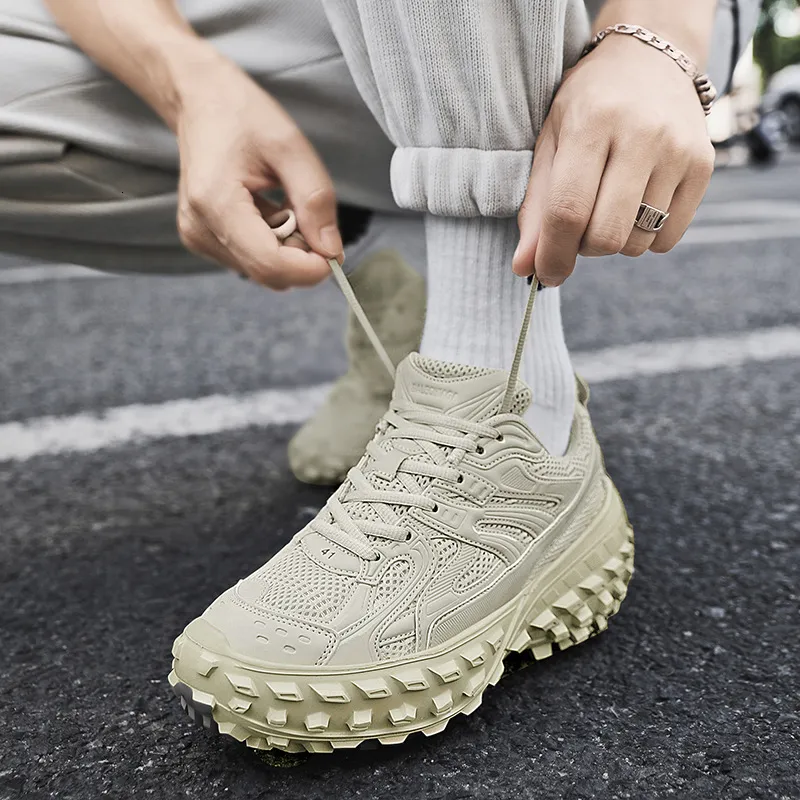 Baskets chunky minimalistes en mesh style randonnée noires_voghion.com