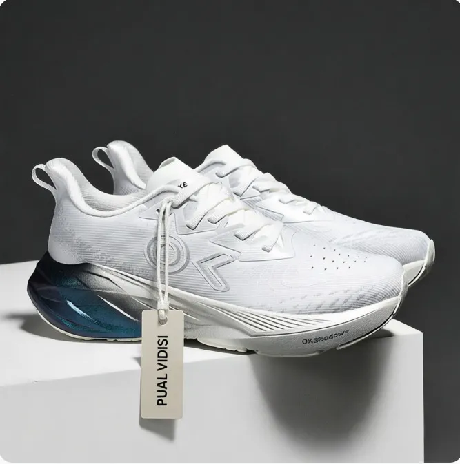 Minimalist Women And Mens Black Chunky Mesh Dad Sneakers With Reflective Accents_voghion.com