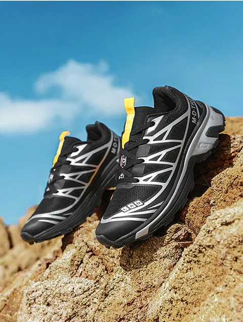 Minimalistische weiße Outdoor-Wanderschuhe für Damen und Herren mit schwarzem Grafikprint_voghion.com