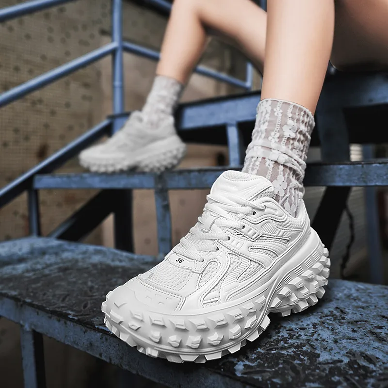 Baskets chunky minimalistes en mesh style randonnée noires_voghion.com