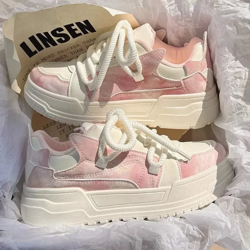 Sneakers platform da donna rosa e bianche sfumate con lacci spessi dal design classico_voghion.com