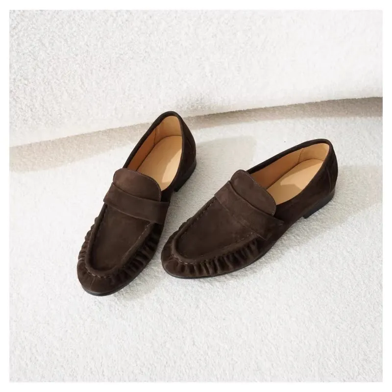 Fashionable Women Black Croc Embossed Leather Penny Loafers_vogvips.com
