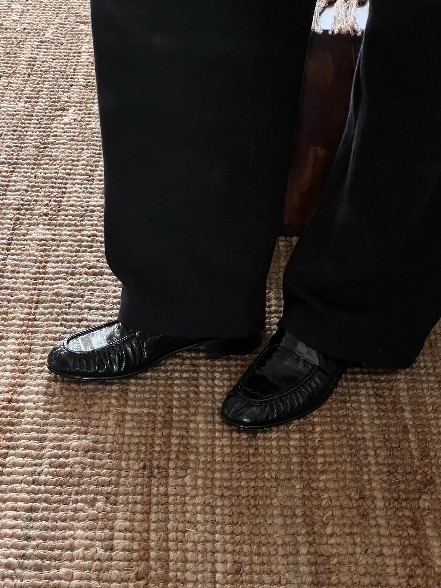 Fashionable Women Black Croc Embossed Leather Penny Loafers_vogvips.com