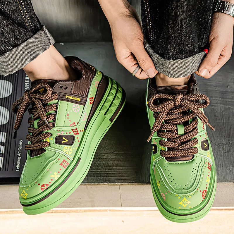 Mens Retro Skate Shoes In Green With Brown Trim And Durable Design_voghion.com
