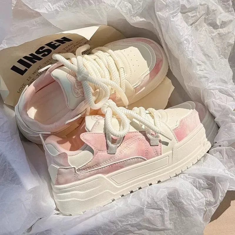 Sneakers platform da donna rosa e bianche sfumate con lacci spessi dal design classico_voghion.com
