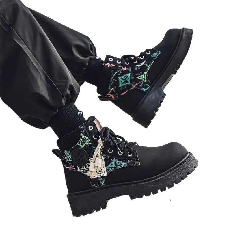 Botas de combate masculinas pretas com plataforma, bordados coloridos duráveis e franjas._voghion.com