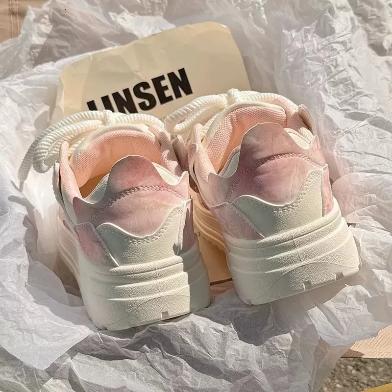 Sneakers platform da donna rosa e bianche sfumate con lacci spessi dal design classico_voghion.com
