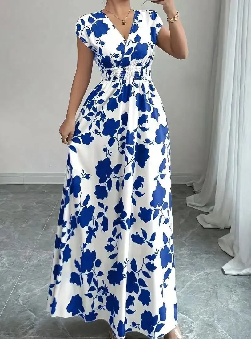 casual holiday dress Tips for Party Outfits the dress will flow/flare out down to slightly below the knees Plus Size Women's Solid Color