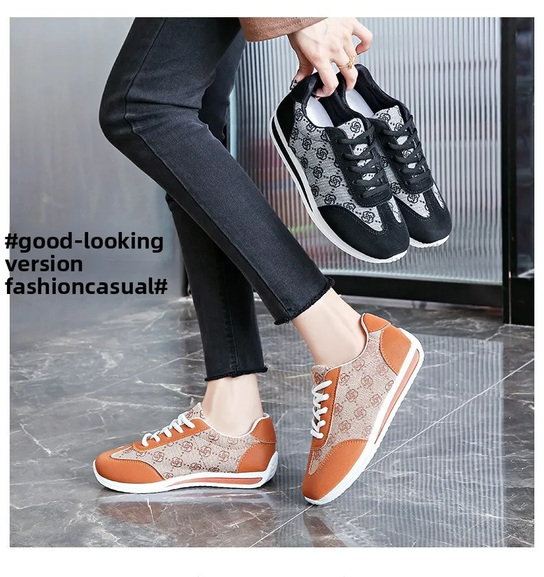 Fitnessschoenen voor dames met bruine monogramprint en veters_voghion.com