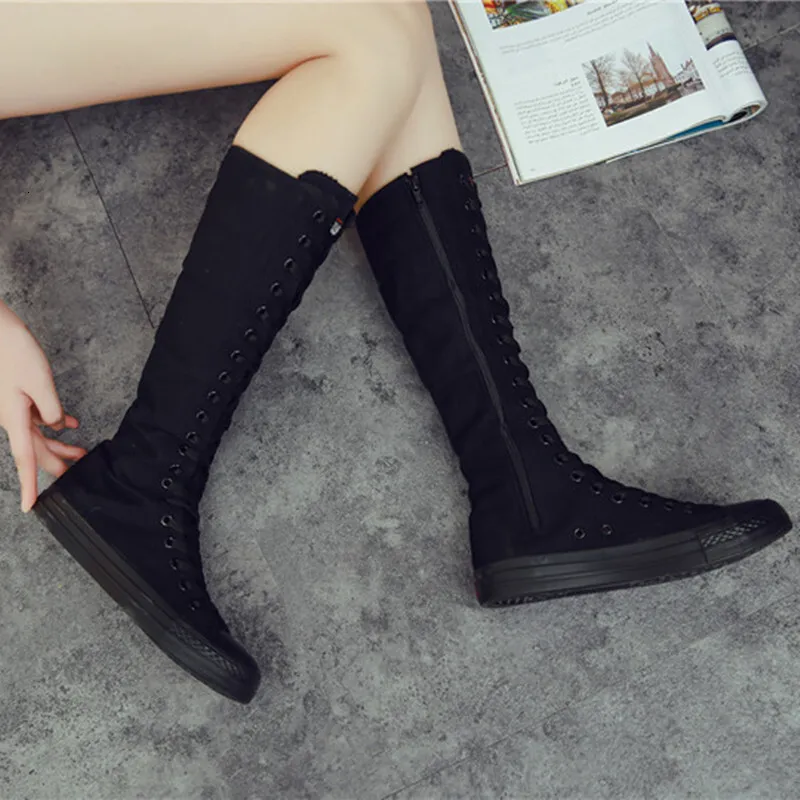 Botas femininas pretas de lona, cano alto com amortecimento, zíper lateral e cadarços._voghion.com