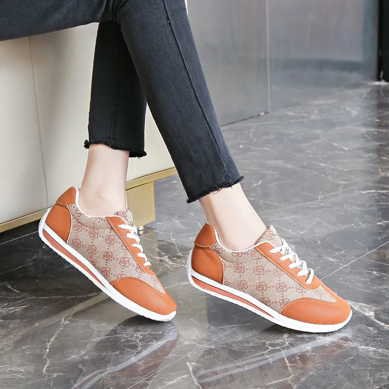 Dames casual sneakers in bruin met monogramprint, laag model, schokabsorberend, met vetersluiting._voghion.com