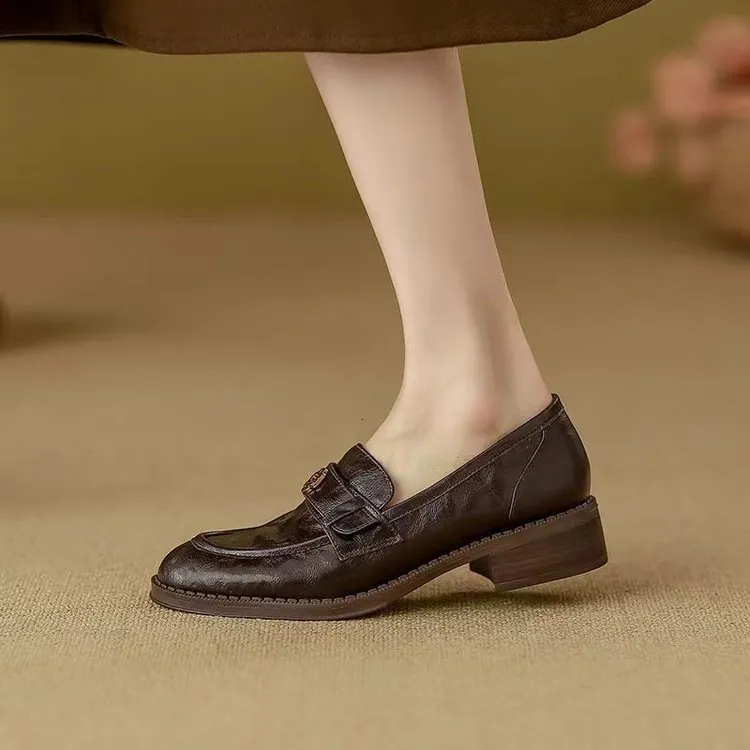 Dames loafers van bruin leer met rozen-gesp en lage blokhak_voghion.com