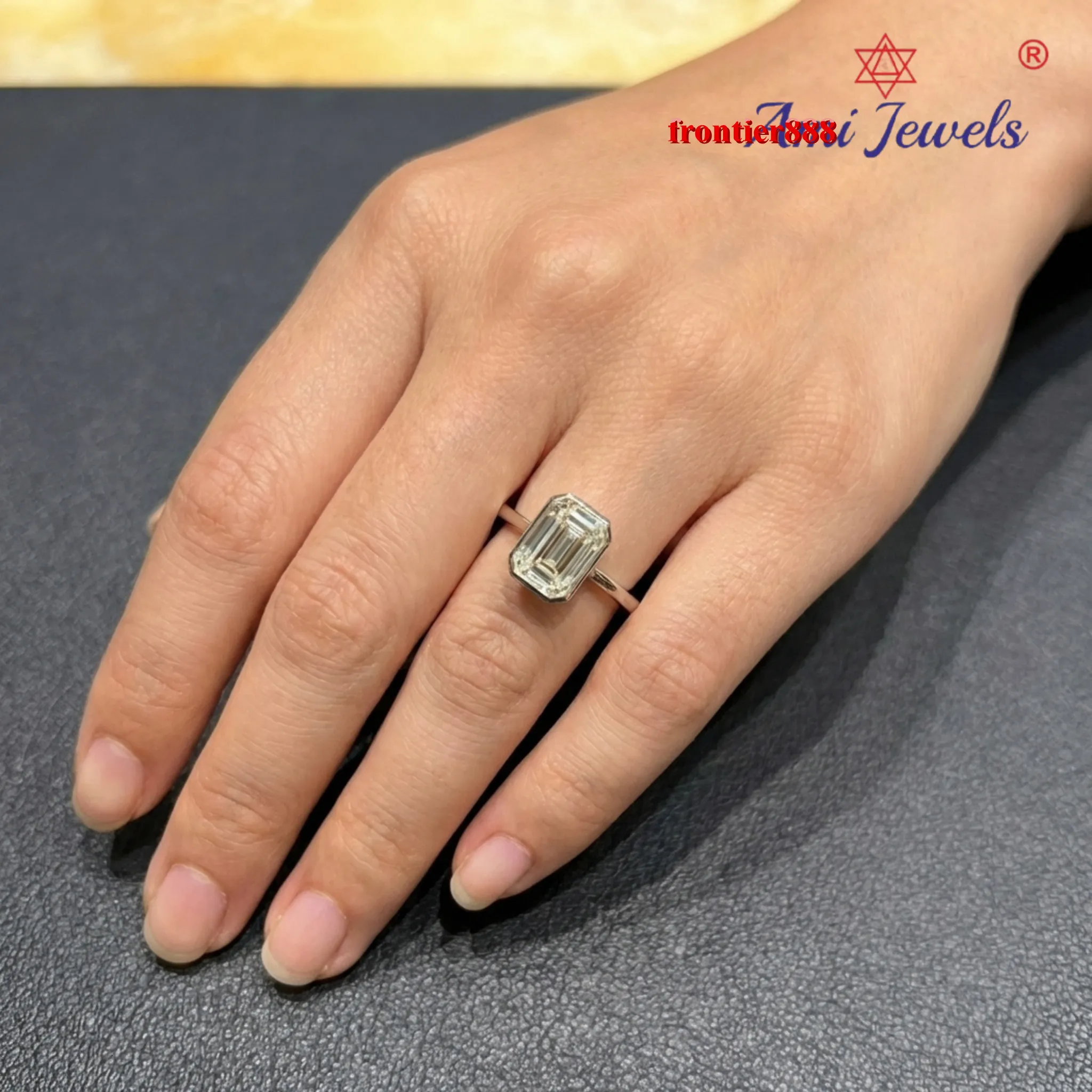 Bague solitaire de luxe en platine PT950, sertie d'un diamant taille émeraude de 3 carats, certifiée IGI. Alliance, cadeau idéal._voghion.com