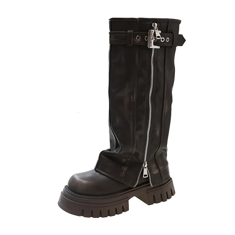Botas femininas retrô de couro desgastado até o joelho com fivela, zíper lateral e salto plataforma grosso para um visual ousado._voghion.com