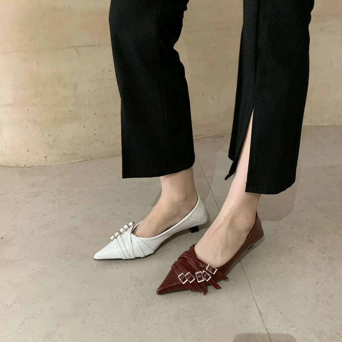 Women's Pointed Toe Patent Leather Flat Sandals With Multi Buckles_voghion.com